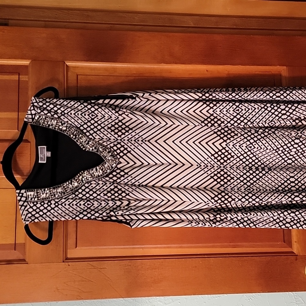 Sleeveless V neck with sequins A line dress
